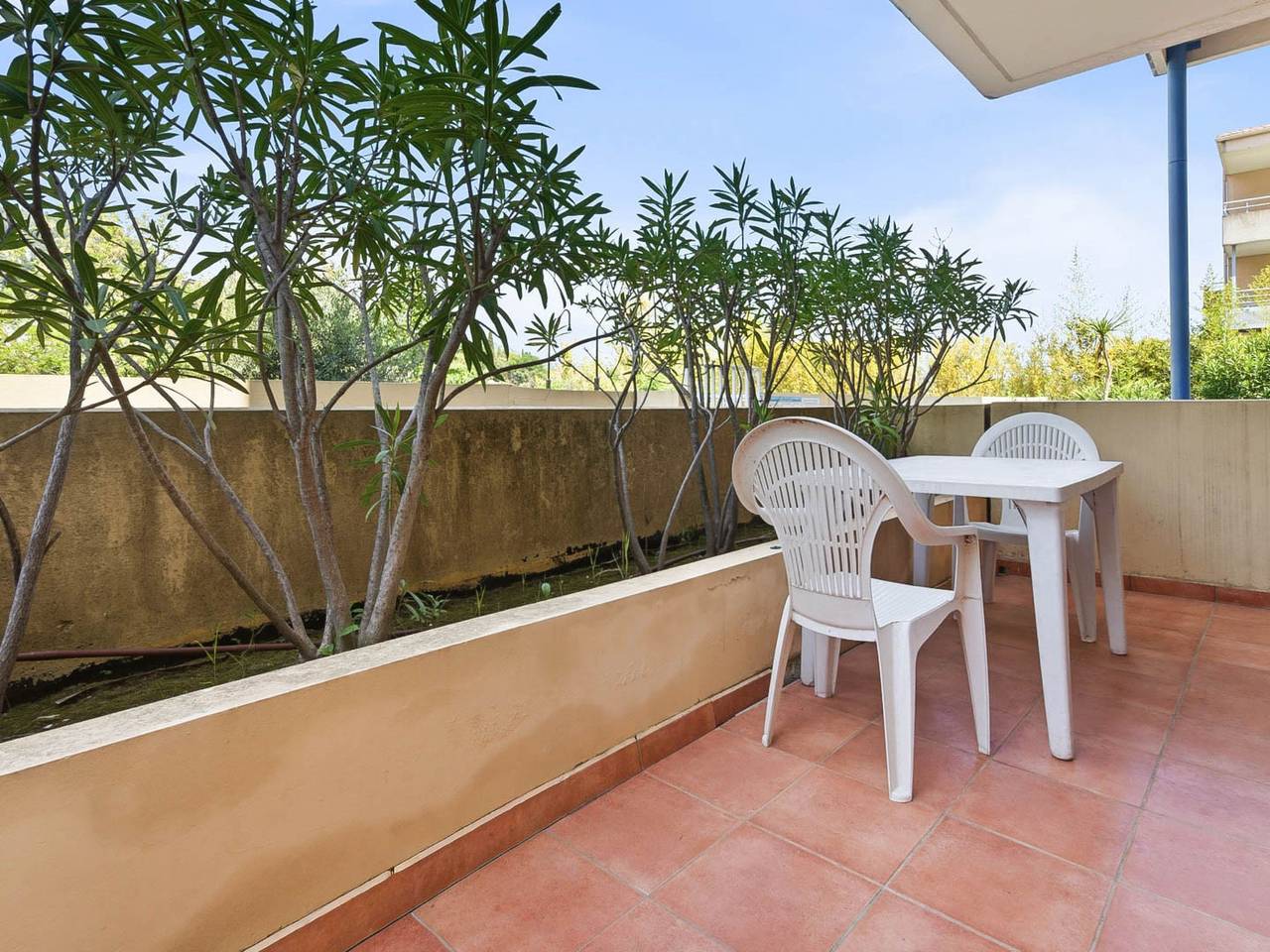 Ganze Wohnung, Gemütliches Studio mit Terrasse und Parkplatz – Haustierfreier Rückzugsort in Grasse, Mittelmeerküste (Frankreich)