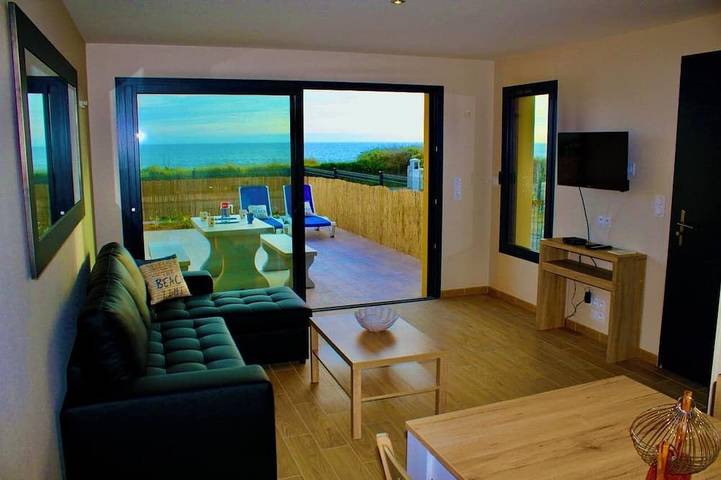 Seafront, Fantastic 180° Sea View, High Standard, Garden and Private Parking in Barneville-Carteret, Côte de la Déroute