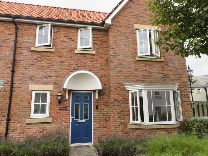 Cottage for 4 people, with pool and garden, with pets in North Yorkshire
