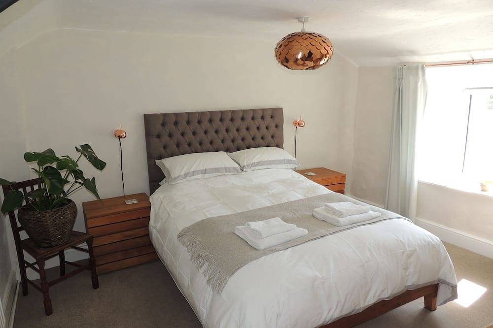 Riverside Cottage With Garden in Braunton, Devon