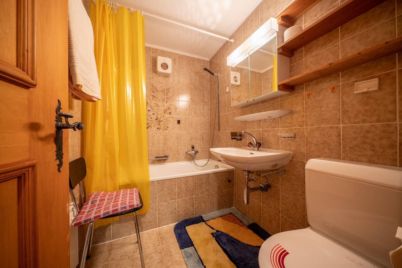 Ganze Wohnung, Ferienwohnung für 2 Personen mit Balkon in Vnà, Valsot