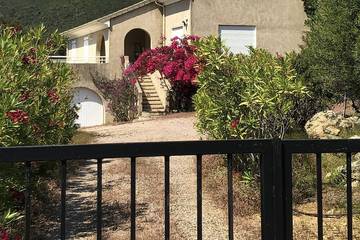 Location de vacances pour 6 personnes, avec jardin et terrasse à Farinole