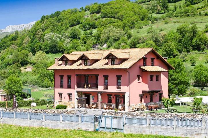 Apartamento para 2 personas, con Balcón y Terraza además de Jacuzzi y Jardín en Aller