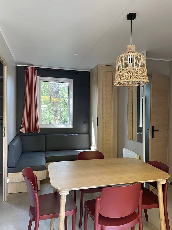 Mobil home pour 4 personnes, avec jacuzzi ainsi que bassin pour enfant et sauna à Apremont - 4