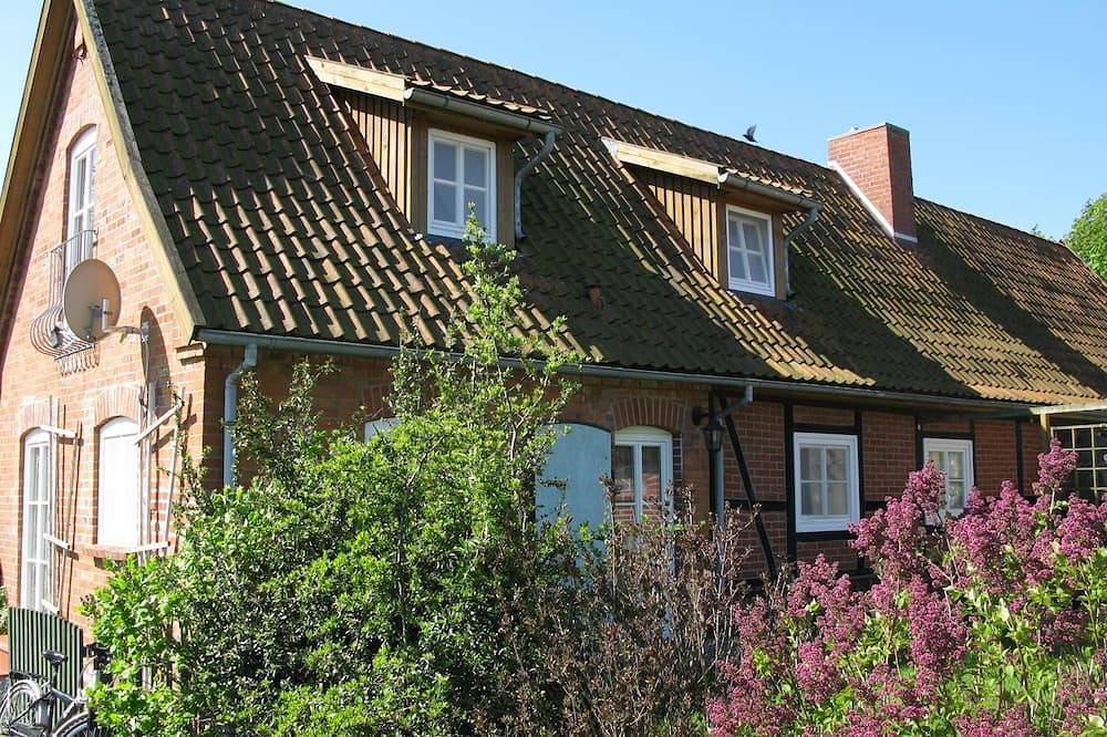 Sehr schönes, restauriertes Fachwerkhäuschen mit eigenem Garten und Holzsauna in Bleckede, Elbtalaue