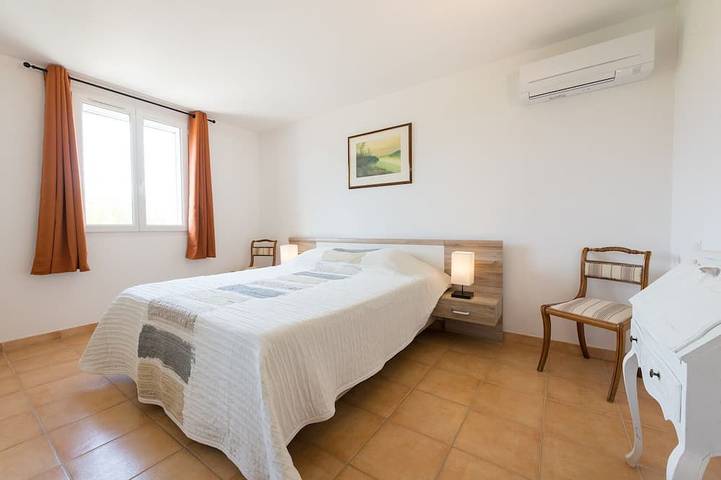 Location de vacances pour 13 personnes, avec terrasse et jardin à Villars - 2