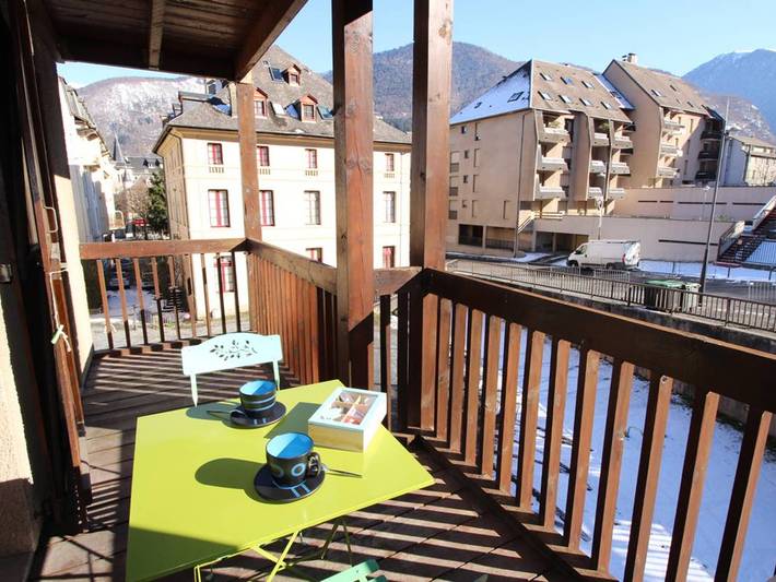 Appartement entier, Luchon T3 balcon sud, parking, petits animaux admis in Luchon-Superbagnères, Bagnères-de-Luchon
