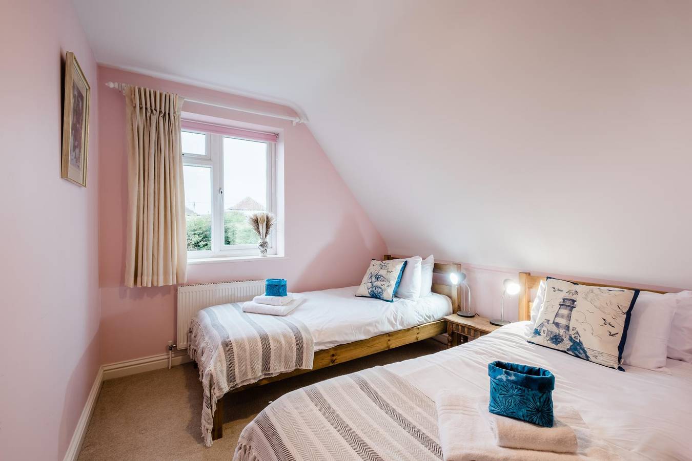 Whitstable's Beachcombers, sleeps 10, Dog friendly in Whitstable, Kent