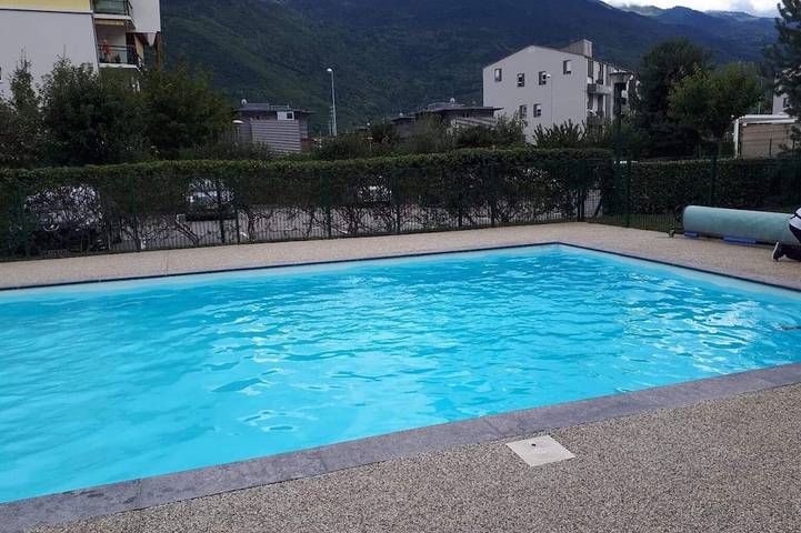 Appartement de vacances pour 5 personnes, avec piscine ainsi que jardin et terrasse à Albertville