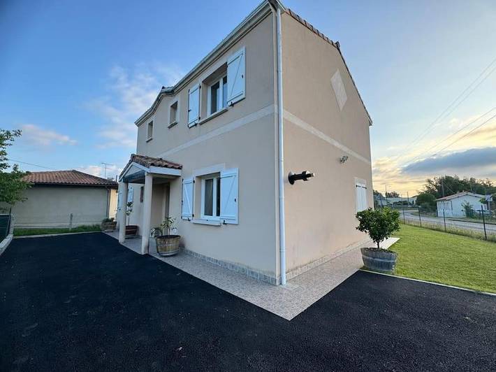 Cottage pour 8 personnes, avec terrasse à Les Billaux