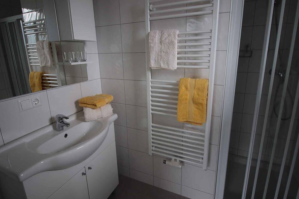 Ganze Wohnung, Ferienwohnung in ruhiger und sonniger Hanglage in Flattach, Bezirk Spittal an der Drau