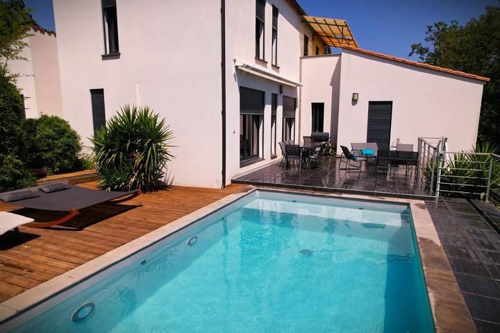 Location de vacances pour 8 personnes, avec piscine ainsi que jardin et vue à Saint-Jean-Pla-de-Corts