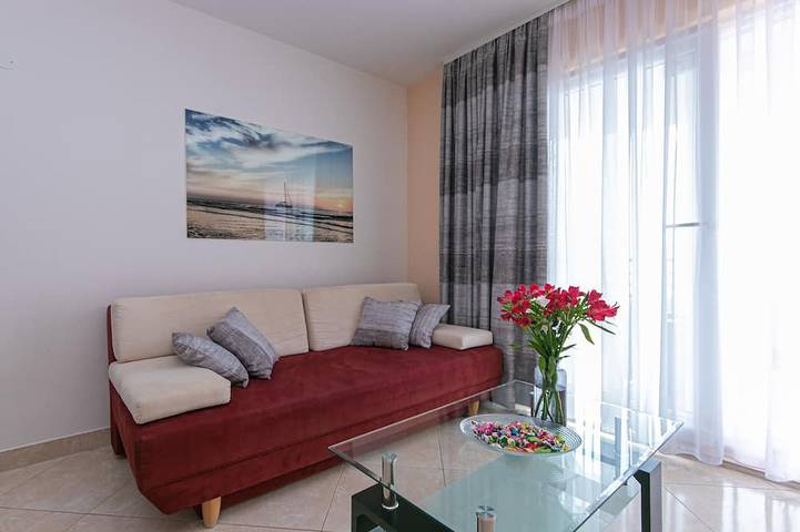 Ganze Wohnung, 2-Zimmer-Ferienwohnung mit Pool Brela, Makarska in Brela, Makarska Riviera