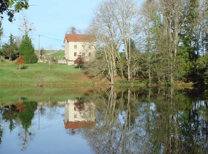 Gîte pour 6 personnes, avec jardin ainsi que terrasse et vue sur le lac