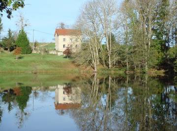 Gîte pour 6 personnes, avec jardin ainsi que terrasse et vue sur le lac dans la Creuse