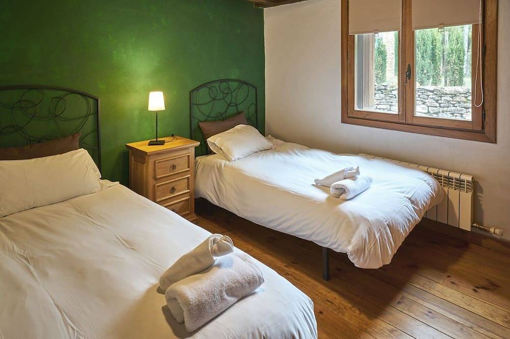 Middle Apartment, Casapirineos in Jaca, Spanish Pyrenees