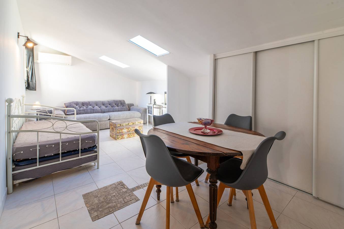 Casa de vacaciones 'F2 a 100 m de la playa' con vistas a la montaña, Wi-Fi y aire acondicionado in Borgo, Región de Bastia