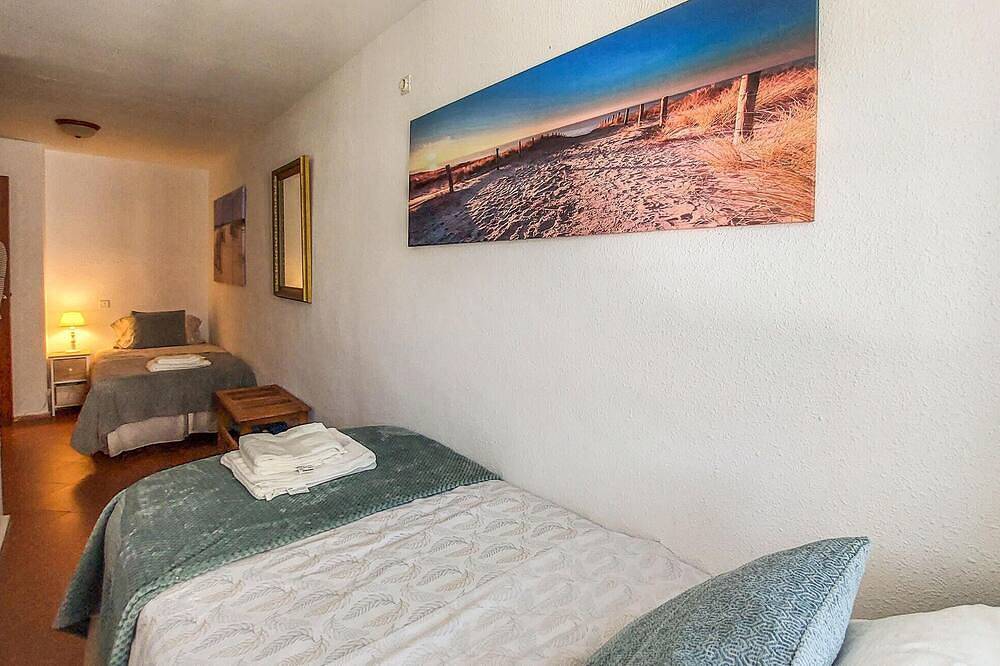 2 bedroom cozy home in Malaga in Manilva, Málaga Province
