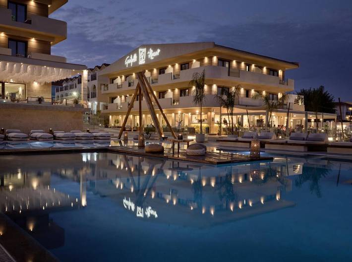 Hôtel pour 3 personnes, avec balcon et piscine