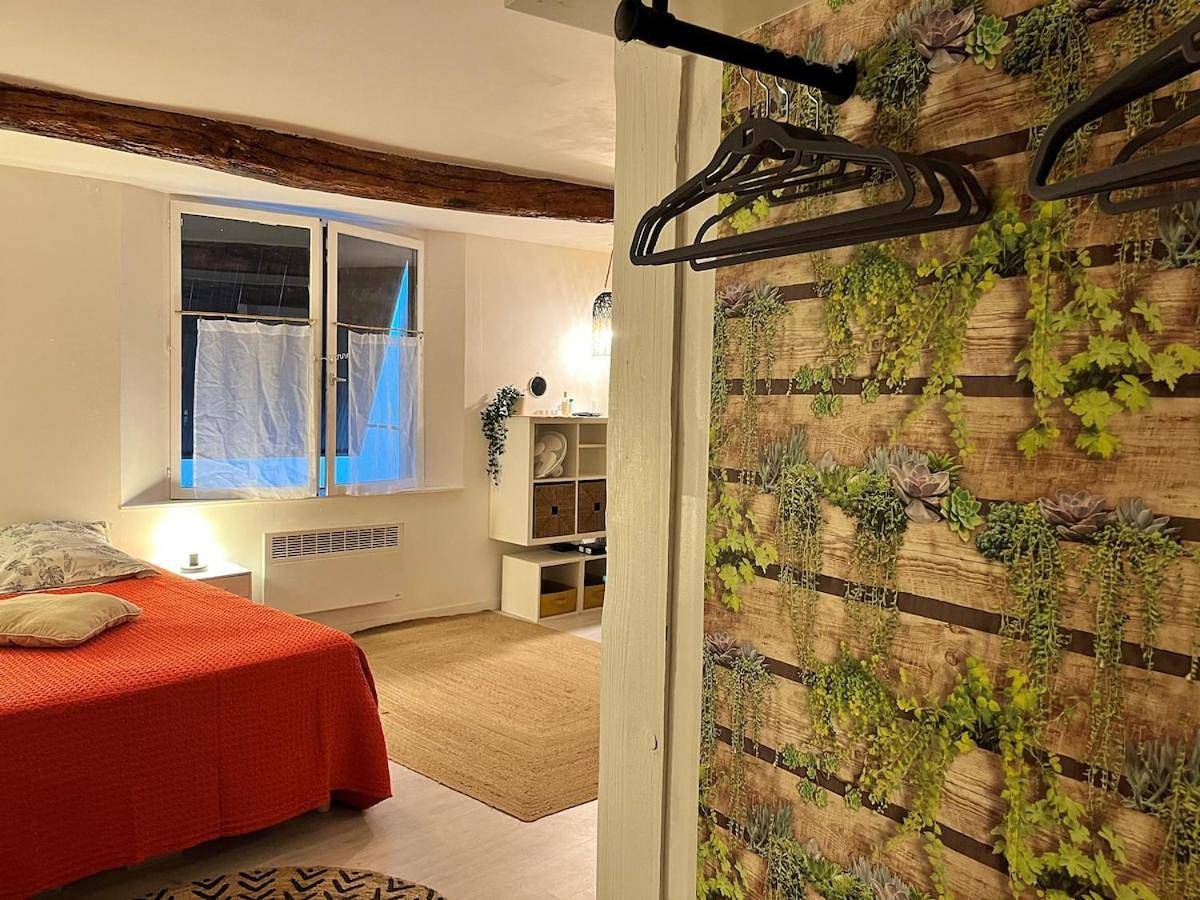 Appartement entier, Studio Cosy Rue piètonne calme Centre-ville Uzès Climatisé in Uzès, Région de Nîmes