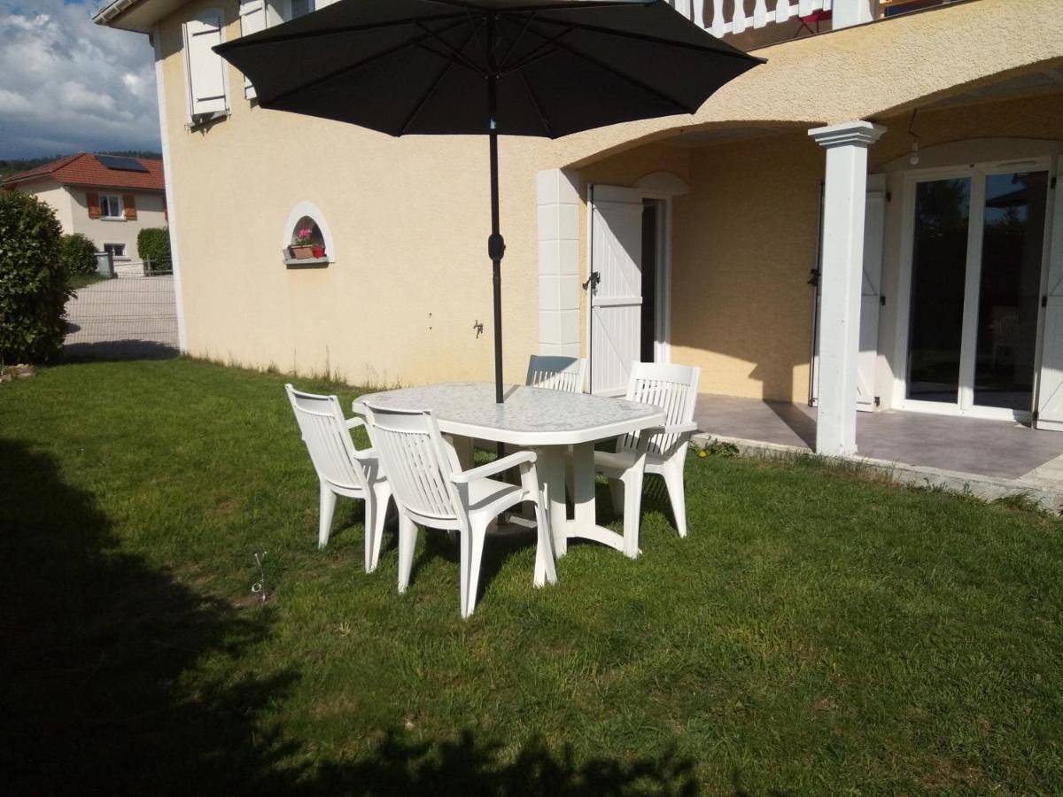 Appartement de vacances entier, Studio indépendant 40m² avec jardin privé in Plateau d'Hauteville, Belley