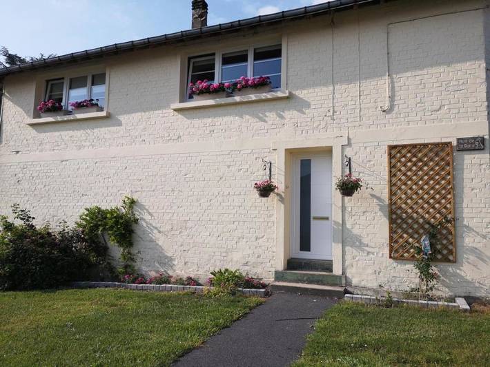 Gîte pour 3 personnes, avec vue et jardin à Liart