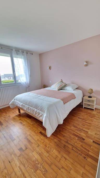 Four-Bedroom House in Regnéville-sur-Mer, Région de Coutances