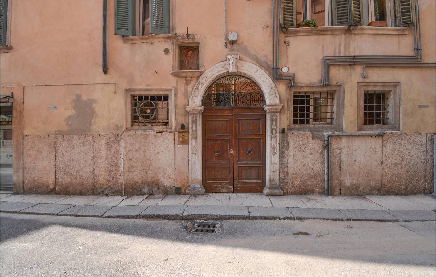 Apartamento de férias inteiro, Apartamento Espaçoso com Terraço, AC & WiFi | Verona 1km in Centro Storico, Verona
