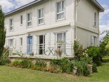 Location de vacances pour 8 personnes, avec terrasse et vue à Auray