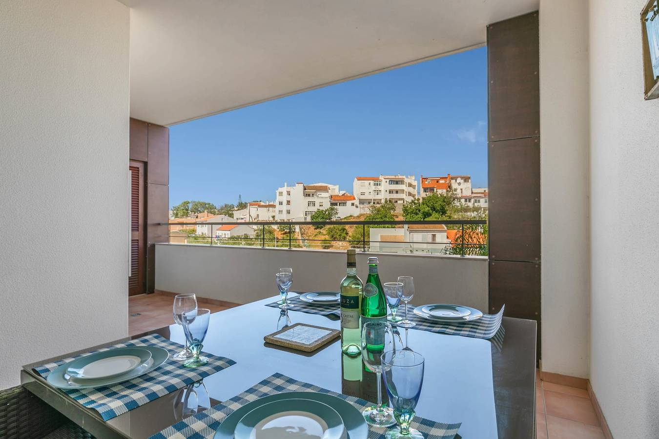 Entire apartment, Apartment Henri - Perfect couples getaway! in São Sebastião, Lagos
