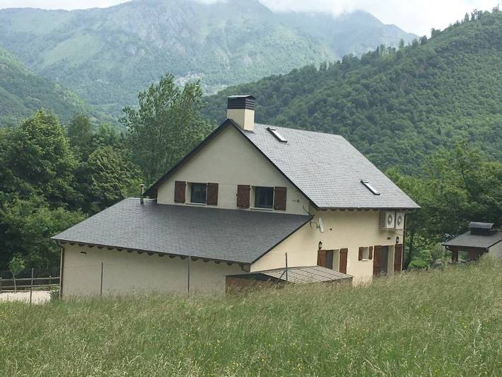 Location de vacances pour 12 personnes, avec Balcon et Terrasse ainsi que Jardin et Vue à Saint-Béat