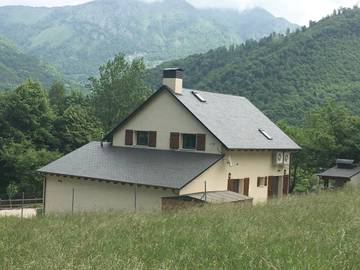 Gîte pour 12 personnes, avec jardin et vue, animaux acceptés à Saint-Béat
