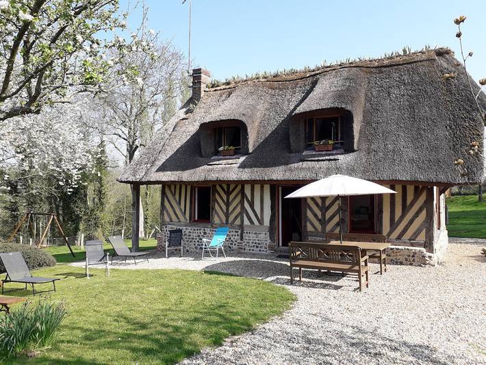 Gîte pour 7 personnes, avec jardin et terrasse à Quetteville