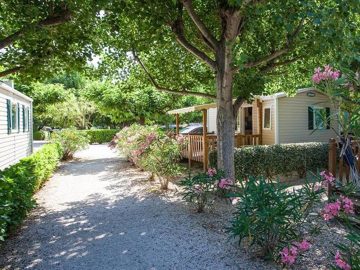 Camping Les Amarines - Camping Paradis - Mobilheim 4 personen - Mh2 Paradis 30 m², mit Sanitäranlagen in Cornillon, Nimes und Umgebung