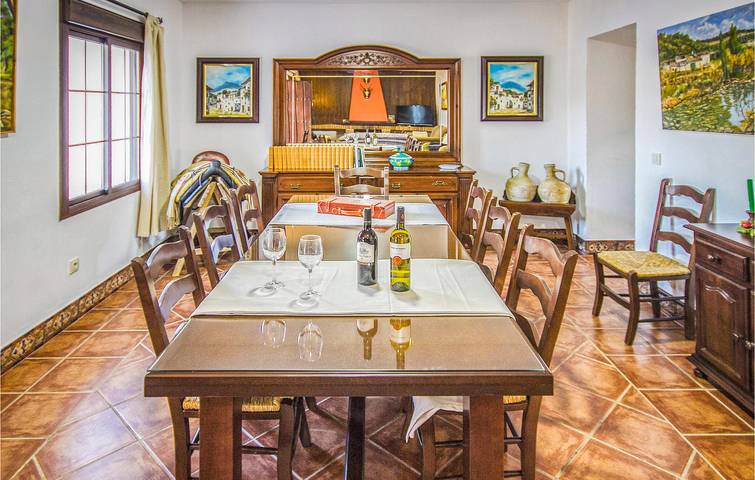 Apartamento Terraza Piscina, 700m al Lago de los Hurones in Ubrique, Pueblos Blancos