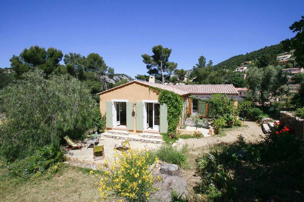 La Pinède Penchée 5km from the beaches in Ollioules, Toulon region