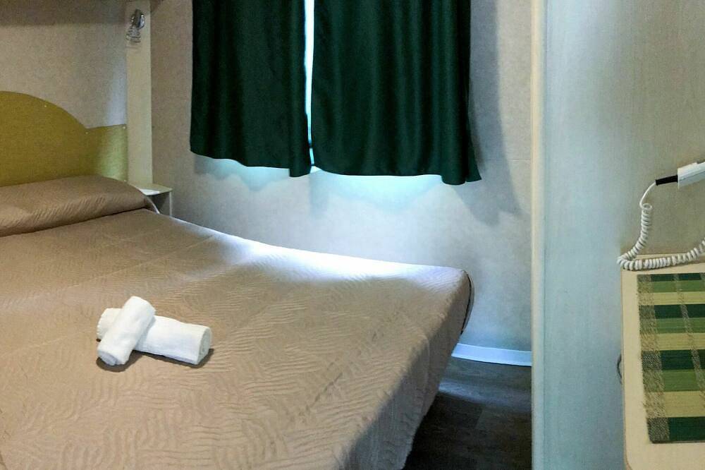 Beautiful apartment in villa for 5 people with pool, Wifi, A/C, terrace and pets allowed in Marina di Bibbona, Bibbona