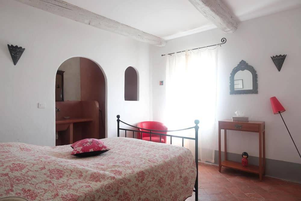 Magnificent Provencal farmhouse for 10 people with swimming pool in Rustrel, Regionaler Naturpark Luberon