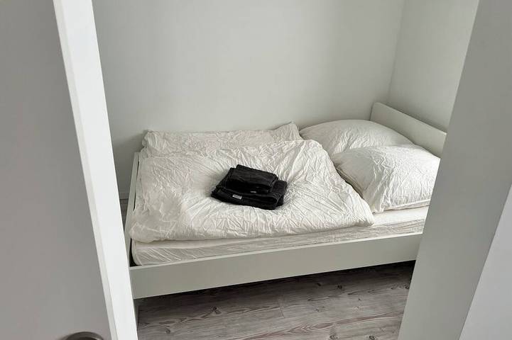 Ganze Wohnung, Krefeld ruhiges Apartment in der 2. Etage. Mit Klimaanlage in Krefeld, Niederrhein