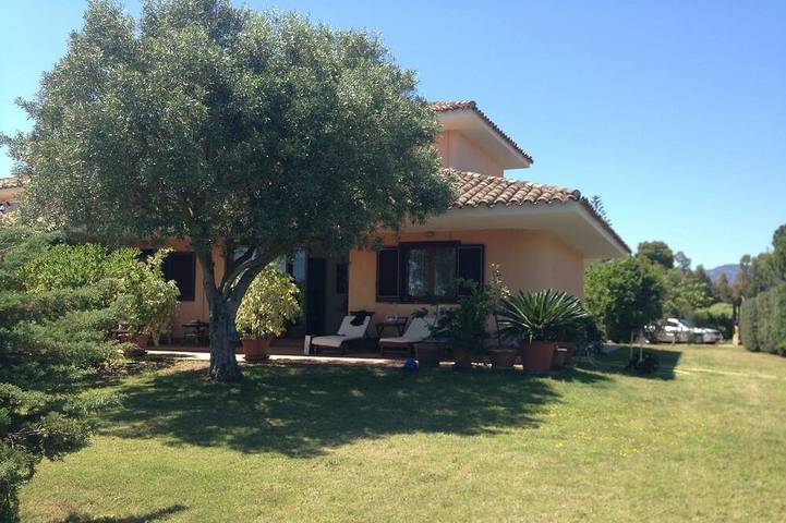 Villa pour 6 personnes, avec Terrasse et Jardin à Nora