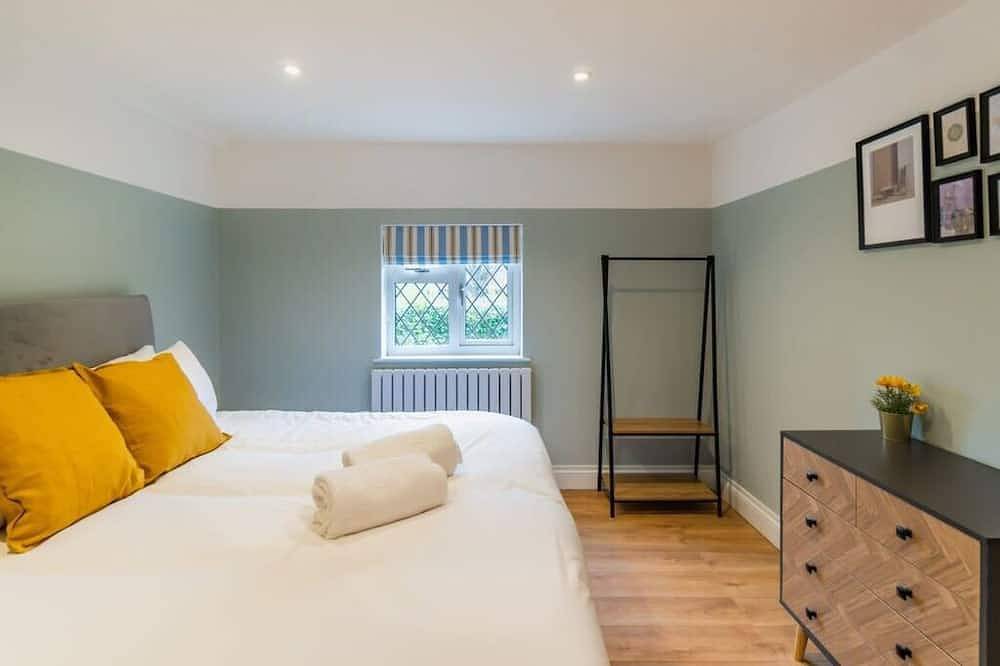 Stylish Home ❤ Free Parking - 10 Mins To Legoland! in Windsor, Berkshire