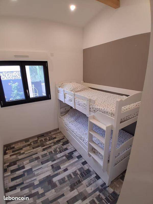 Location de vacances pour 4 personnes, avec piscine et terrasse dans Office De Tourisme De Bormes Les Mimosas - Le Port - 2