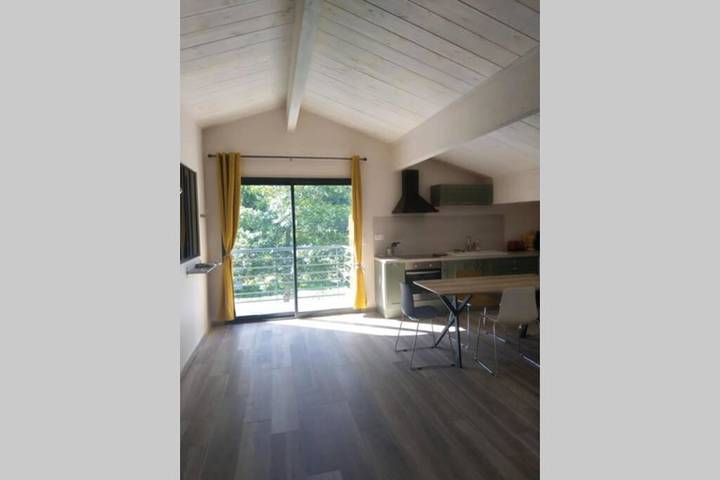 Gîte pour 6 personnes, avec vue et jardin, animaux acceptés à Chaintré