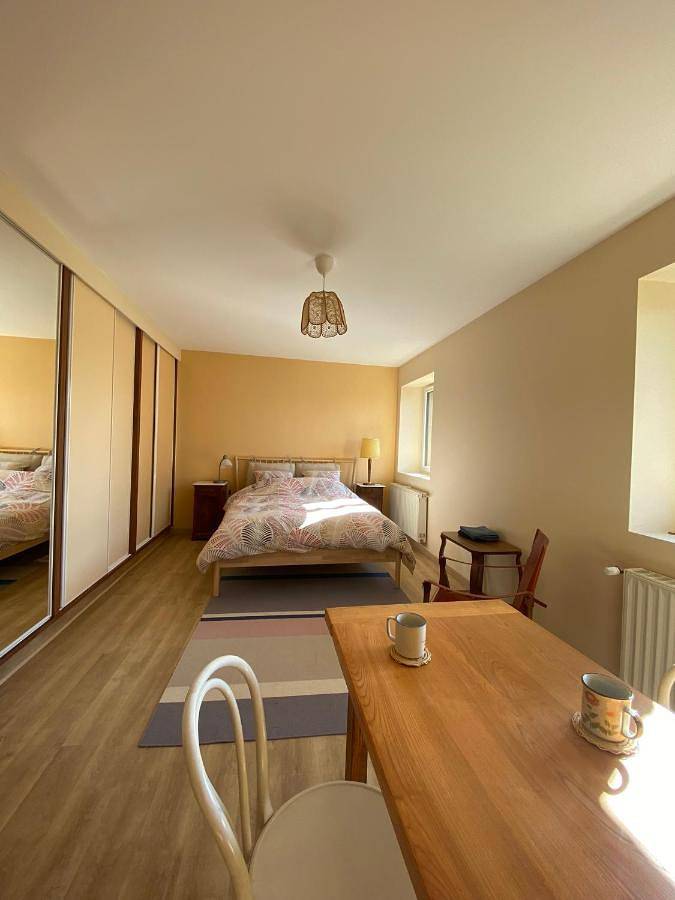Cottage pour 2 personnes, avec terrasse et vue à Anost