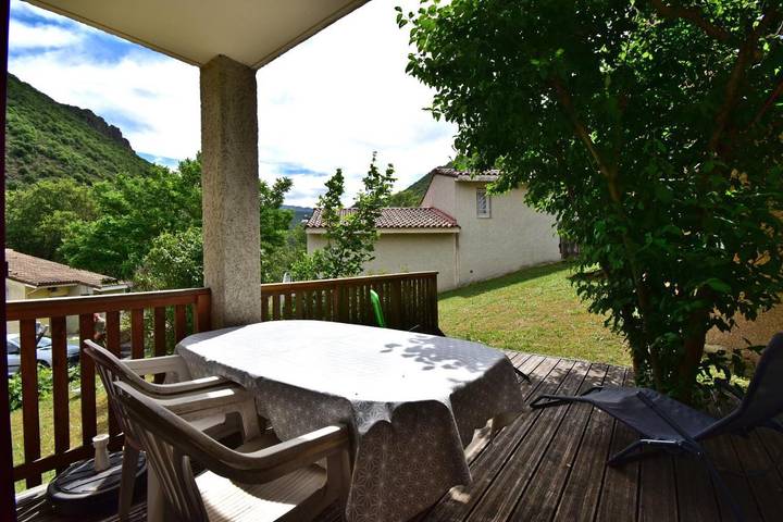 Appartement de vacances pour 4 personnes, avec terrasse et piscine, animaux acceptés