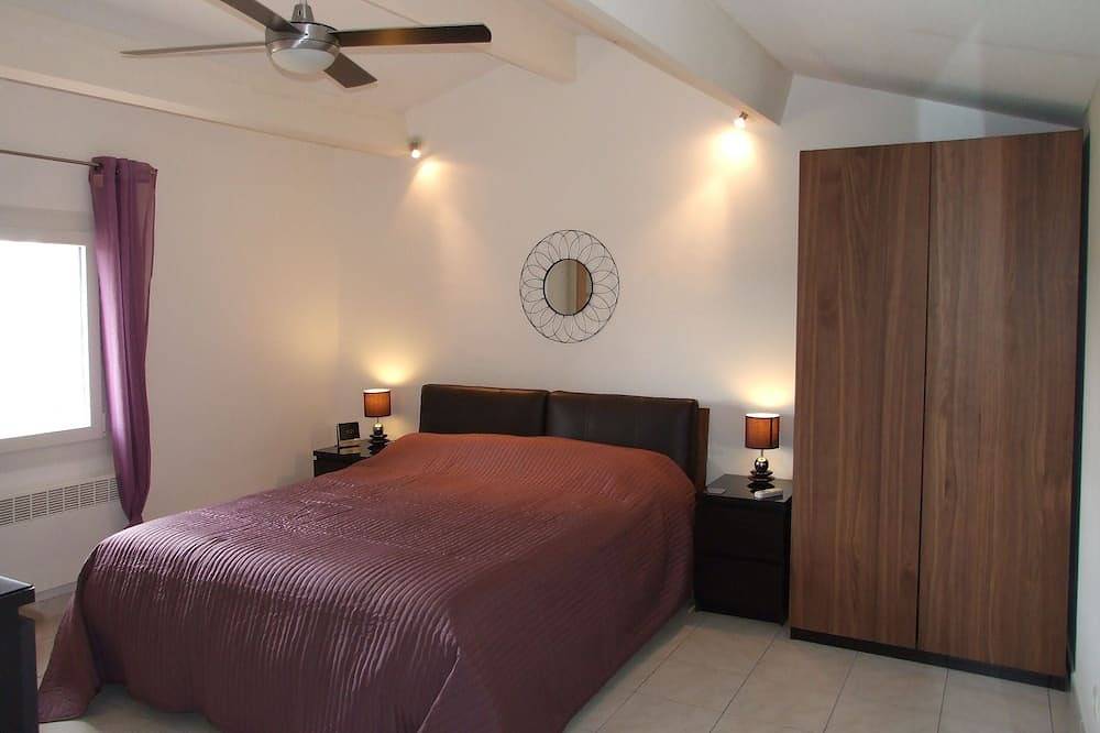 Villa With Large Pool And Stunning Views In Picturesque Margon Village in Margon, Béziers region