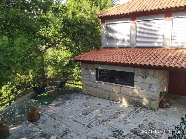 Location de vacances pour 4 personnes, avec vue et jardin ainsi que vue sur le lac et piscine dans Póvoa de Lanhoso - 2