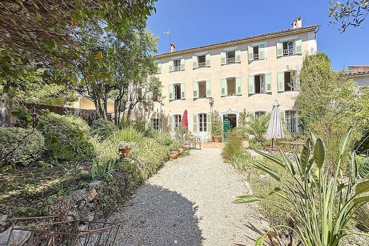 Maison de vacances pour 12 personnes, avec terrasse ainsi que piscine et jardin à Antibes