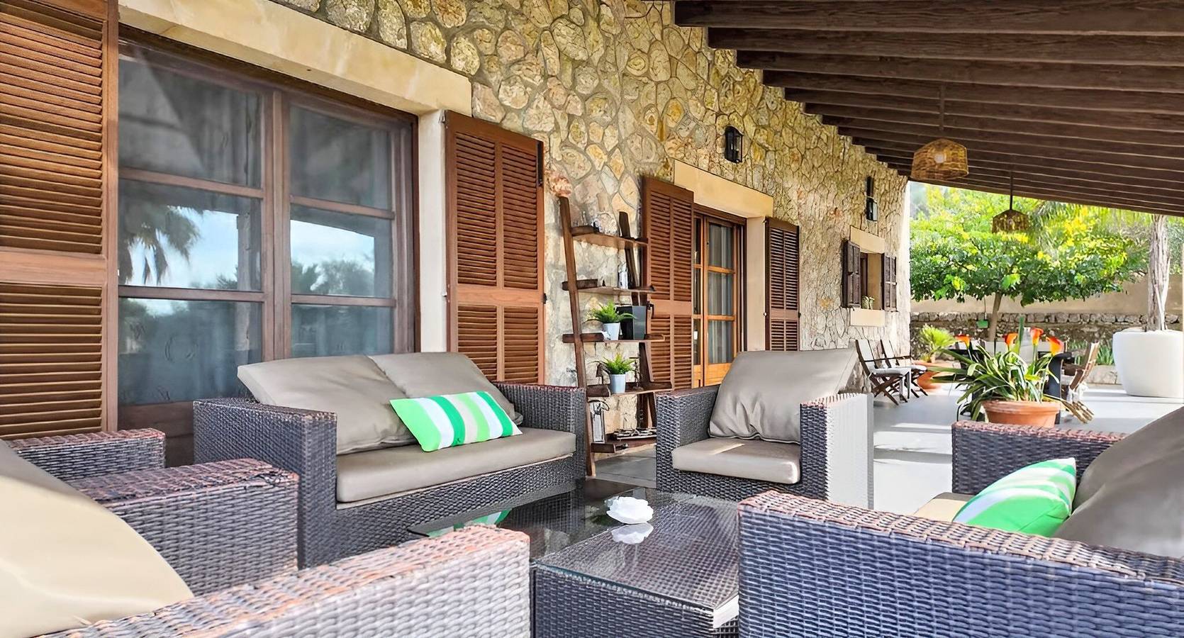 Country House 'Canova' with Mountain View, Wi-Fi and Air Conditioning in Ariany, Majorca Center