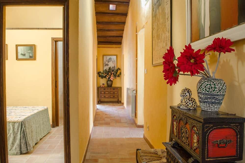 15 Habitaciones |40pax| Gran Bbq con Sala de Juegos |A 45min de Bcn in Sils, Provincia de Gerona